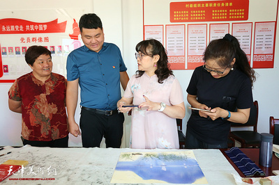 書畫名家走進(jìn)鄉(xiāng)村 文化浸潤美麗鄉(xiāng)村——天津市文化藝術(shù)商會赴薊州區(qū)南齊莊村開展文化下鄉(xiāng)活動